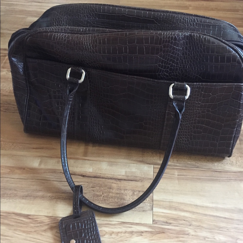 Travel bag never been used.